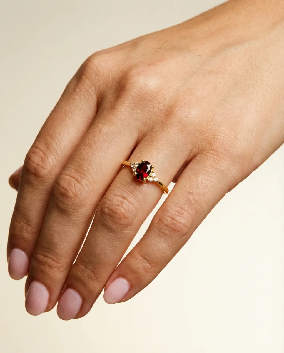 RUBY – Ring mit weinrotem Zirkonia, aus 925 Silber 18K vergoldet – Bild 3